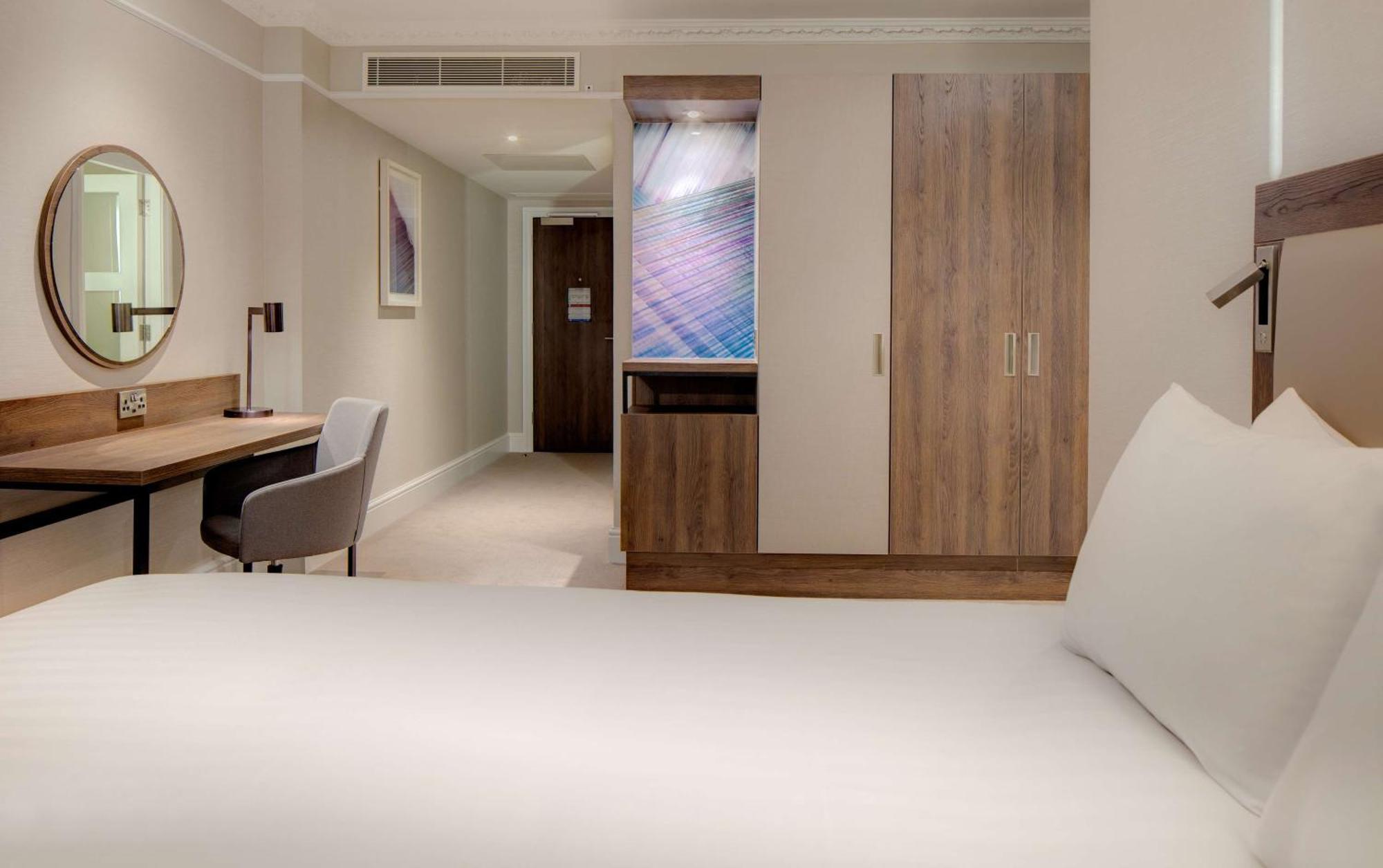 King Guest Room,1516351828:JPEG