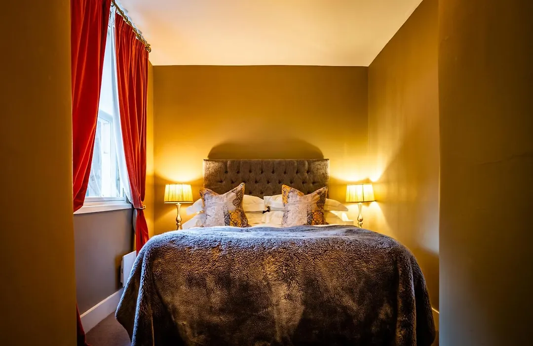 Six Brunton Place Guest House-1