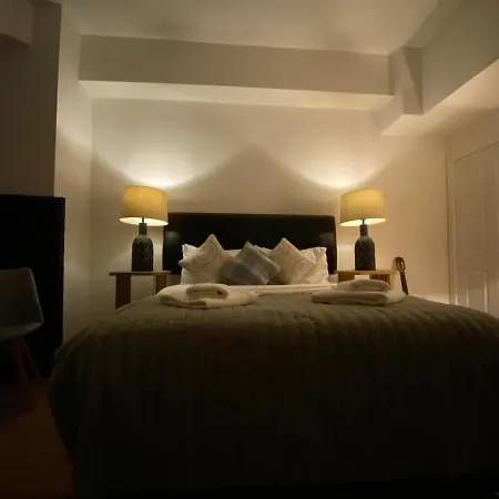 Queen Street Boutique Suites-2